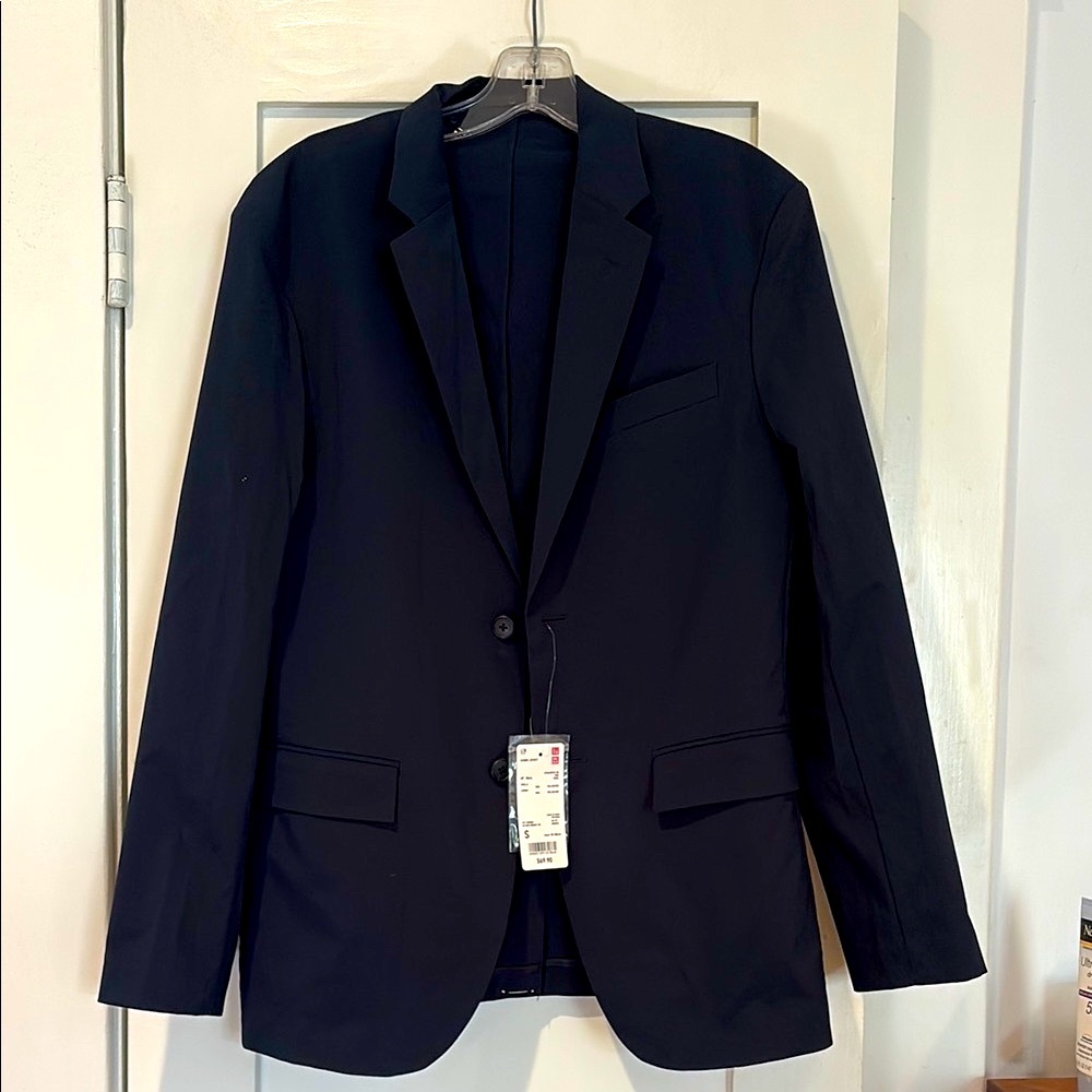 Dark Navy Sport Coat with Tailored Silhouette and Notched Lapels